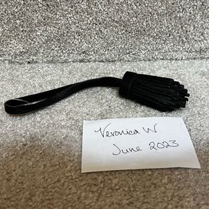 PLG Pom tassel - black pebbled